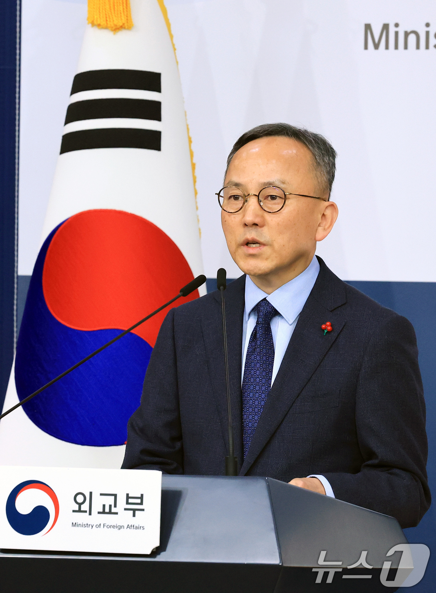 (서울=뉴스1) 임세영 기자 = 박일 외교부 대변인이 4일 서울 종로구 외교부 청사에서 정례브리핑을 하고 있다.  2025.12.4/뉴스1