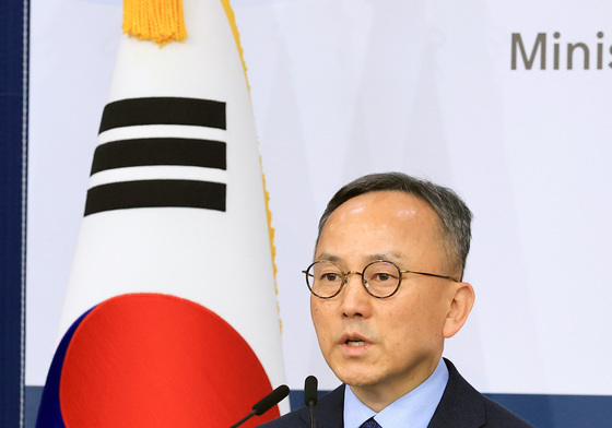 브리핑하는 박일 외교부 대변인