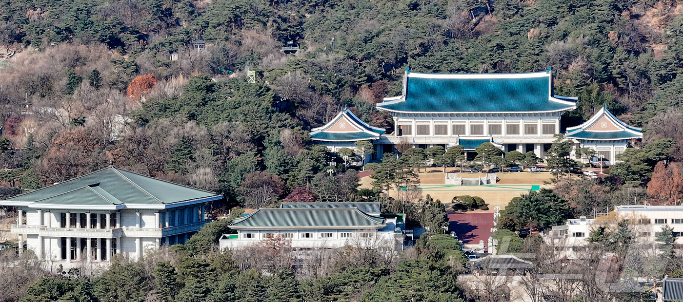 (서울=뉴스1) 김진환 기자 = 이재명 정부가 3년 7개월 만에 ‘용산 시대’를 마치고 이달 말 청와대로 복귀한다. 대통령실은 둘째 주부터 순차적으로 이사하며, 이전 작업은 이달 …