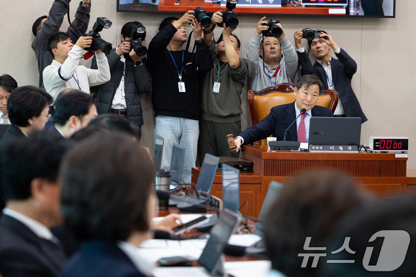 (서울=뉴스1) 유승관 기자 = 이철규 국회 산업통상자원중소벤처기업위원장이 4일 서울 여의도 국회에서 열린 제429회 국회(정기회) 산업통상자원중소벤처기업위원회 제9차 전체회의에서 …