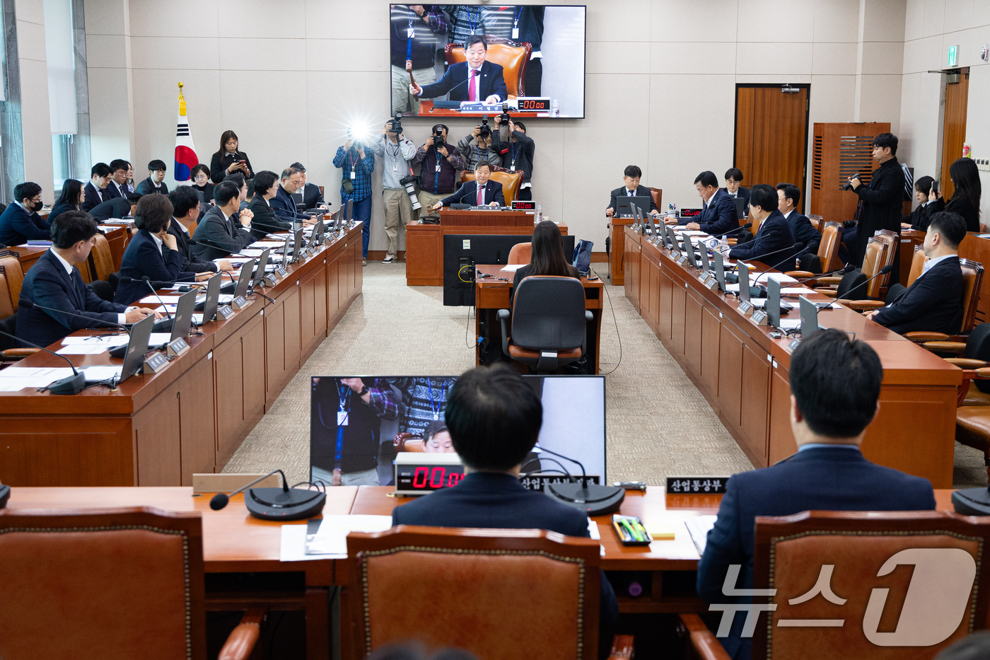 (서울=뉴스1) 유승관 기자 = 이철규 국회 산업통상자원중소벤처기업위원장이 4일 서울 여의도 국회에서 열린 제429회 국회(정기회) 산업통상자원중소벤처기업위원회 제9차 전체회의에서 …