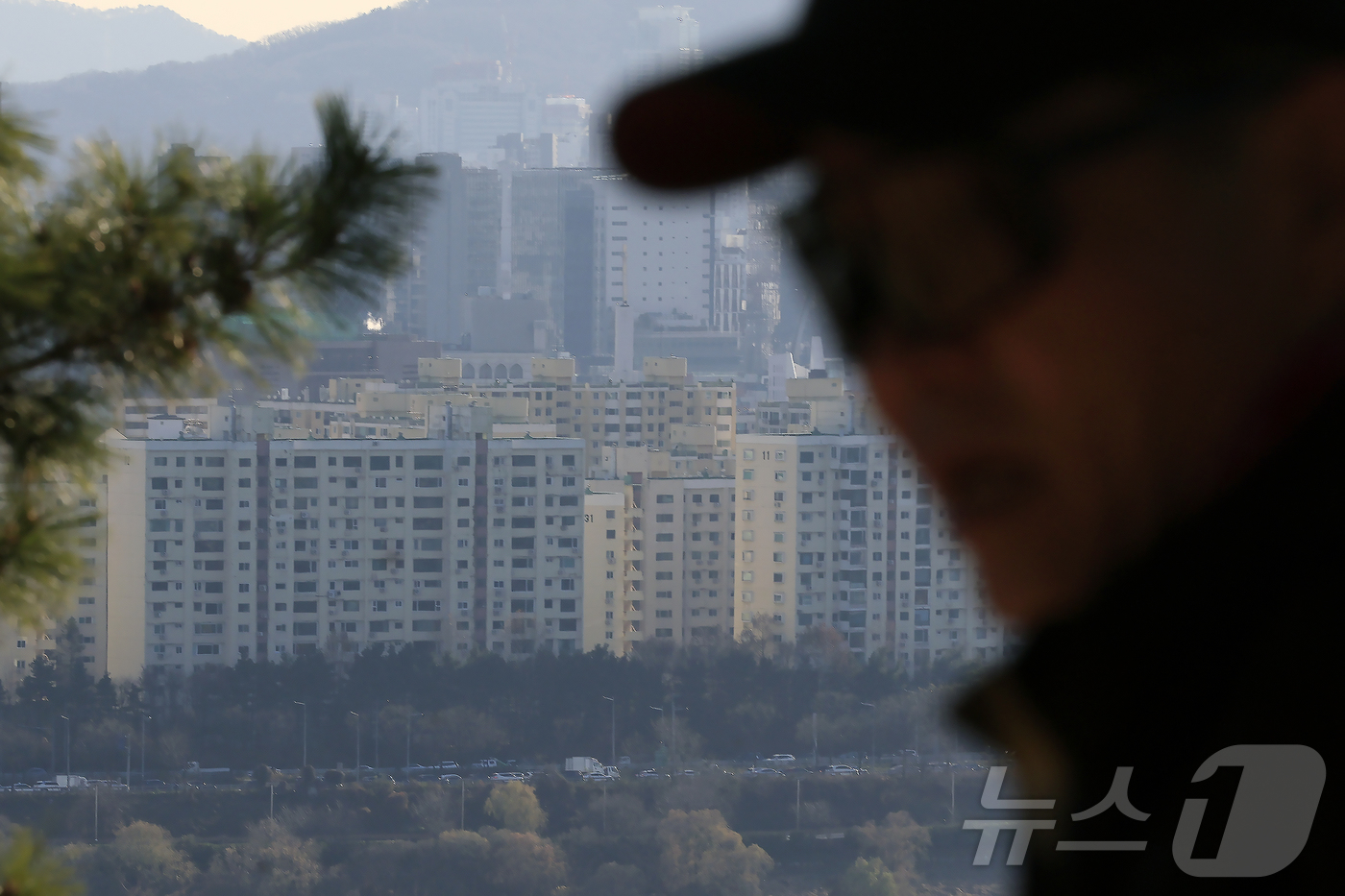 (서울=뉴스1) 박정호 기자 = 국세청이 고가 아파트가 밀집해 있는 강남 4구와 마포·용산·성동(마용성) 아파트 증여에 대해 증여세 신고 적정 여부를 전수 검증하고 부담부증여 등 …