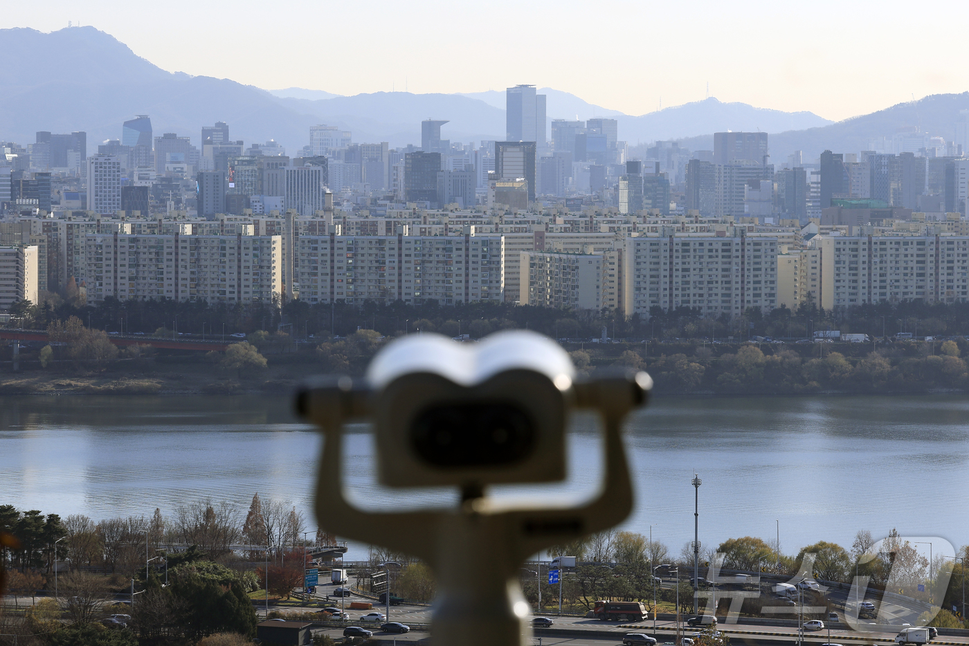 (서울=뉴스1) 박정호 기자 = 국세청이 고가 아파트가 밀집해 있는 강남 4구와 마포·용산·성동(마용성) 아파트 증여에 대해 증여세 신고 적정 여부를 전수 검증하고 부담부증여 등 …