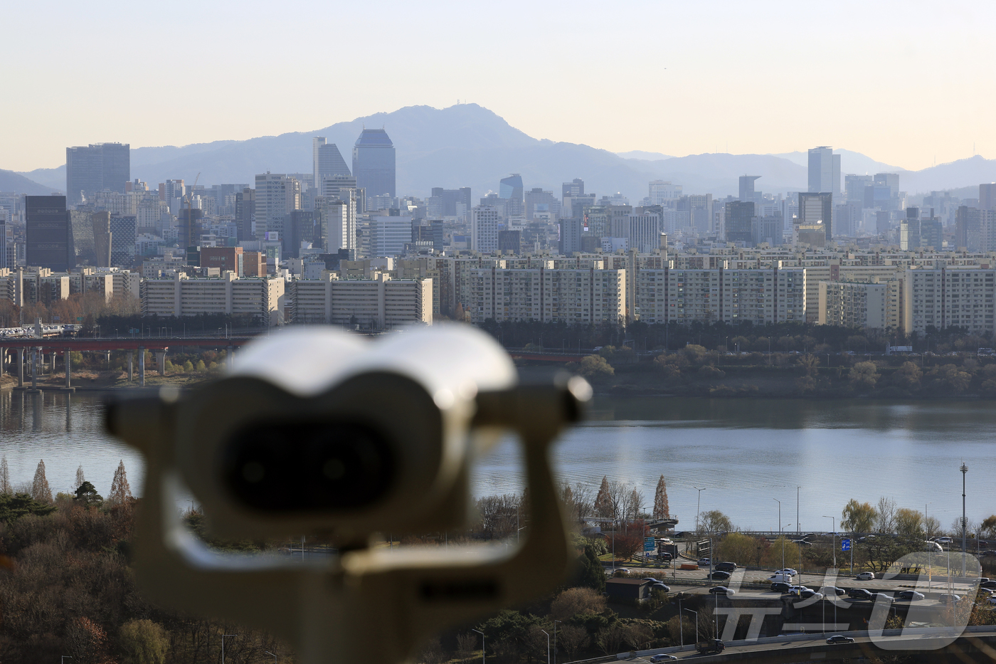 (서울=뉴스1) 박정호 기자 = 국세청이 고가 아파트가 밀집해 있는 강남 4구와 마포·용산·성동(마용성) 아파트 증여에 대해 증여세 신고 적정 여부를 전수 검증하고 부담부증여 등 …