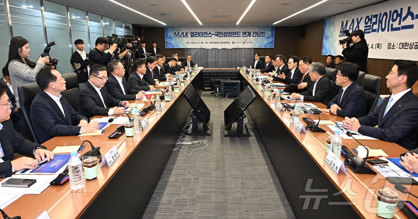 (서울=뉴스1) 박지혜 기자 = 김정관 산업통상부 장관이 4일 서울 중구 한국산업기술기획평가원 대회의실에서 열린 M.AX얼라이언스-국민성장펀드 간 연계강화를 위한 간담회에서 인사말 …