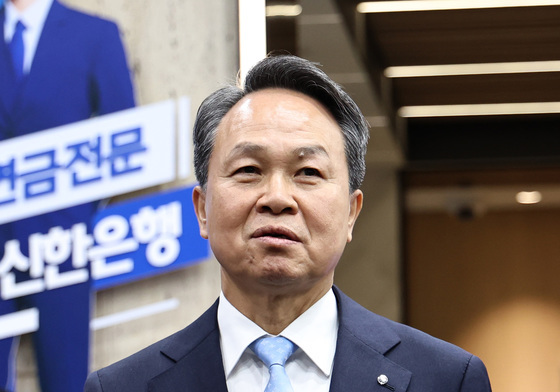 연임 성공한 진옥동 신한금융 회장