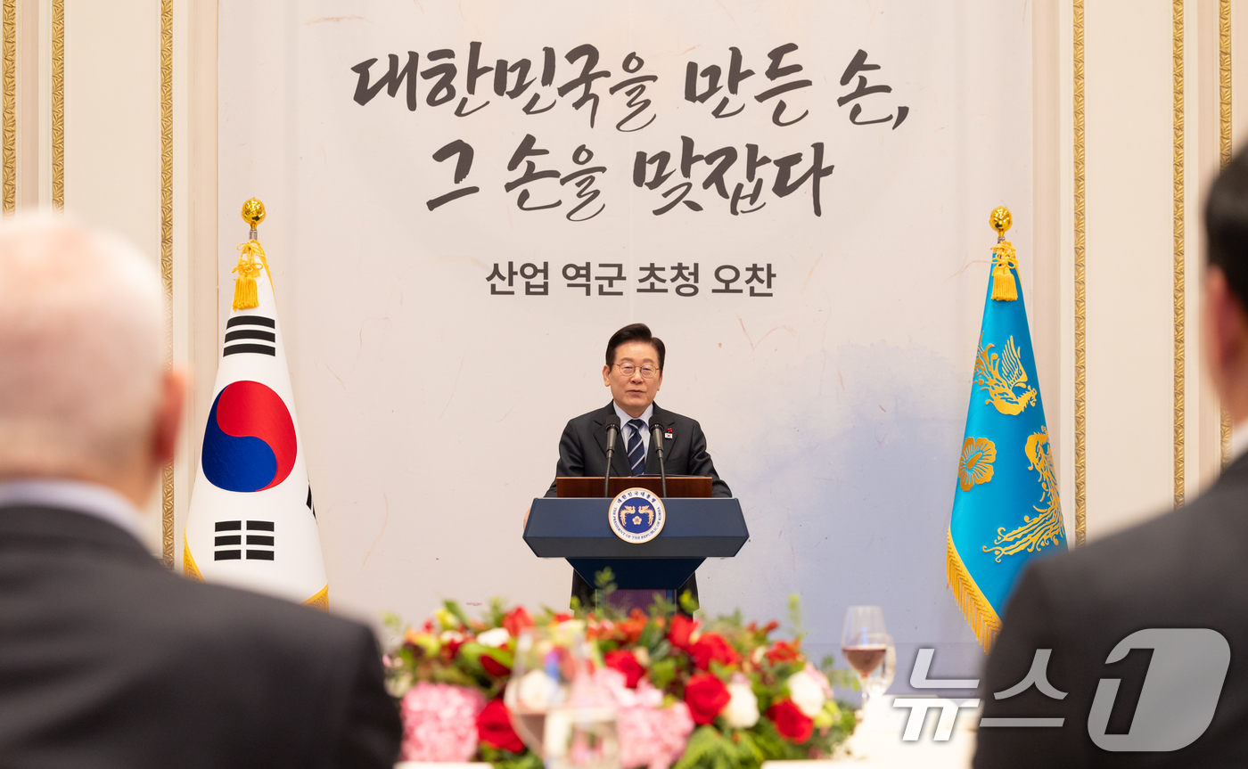 (서울=뉴스1) 허경 기자 = 이재명 대통령이 4일 청와대 영빈관에서 열린 산업 역군 초청 오찬 행사에서 인사말을 하고 있다. (대통령실 제공. 재판매 및 DB 금지) 2025.1 …