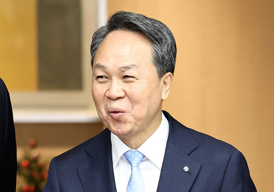 웃음 짓는 진옥동 신한금융 회장