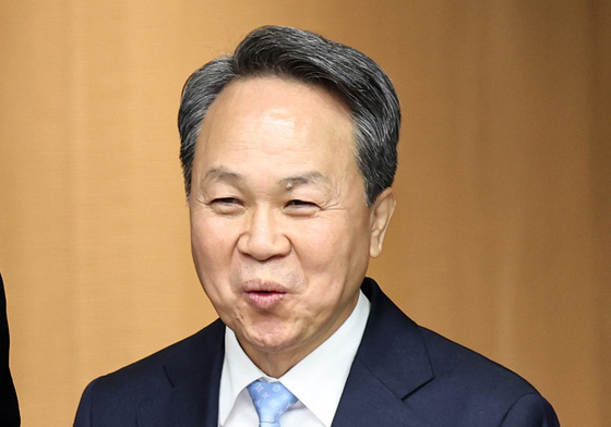 진옥동 신한금융 회장, '3년 더'