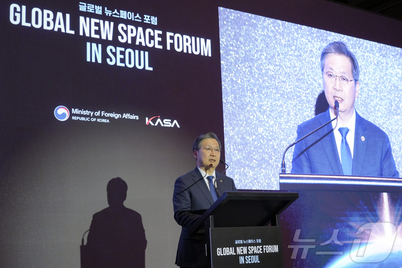 (서울=뉴스1) = 윤영빈 우주항공청장이 4일 서울 그랜드하얏트 호텔에서 열린 ‘글로벌 뉴스페이스 포럼’에서 환영사를 하고 있다. (외교부 제공. 재판매 및 DB 금지) 2025. …