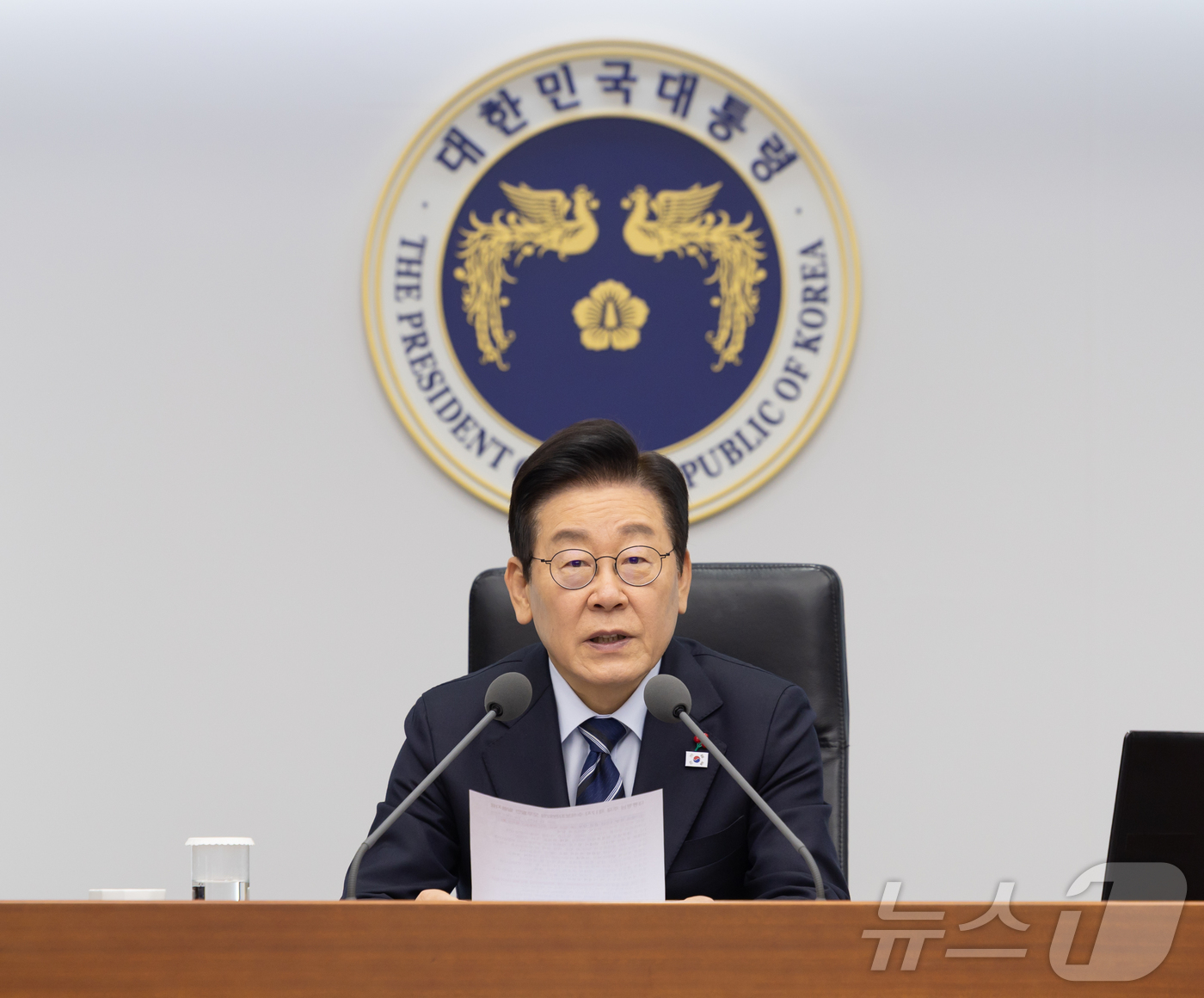 (서울=뉴스1) 이재명 기자 = 이재명 대통령이 4일 서울 용산 대통령실 청사에서 열린 수석보좌관회의에서 발언하고 있다. (대통령실 제공. 재판매 및 DB 금지)  2025.12. …