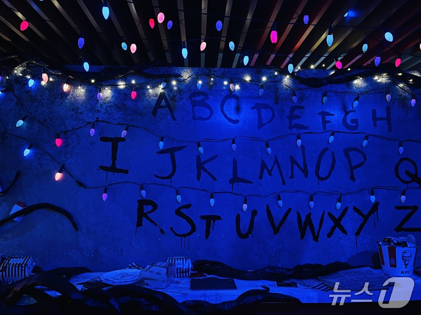 본문 이미지 - 점멸 전구 오더코드 미션 이벤트를 진행하고 있다. 2025.12.4/뉴스1 박혜연 기자 ⓒ 뉴스1