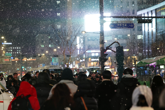 첫눈 내리는 퇴근길