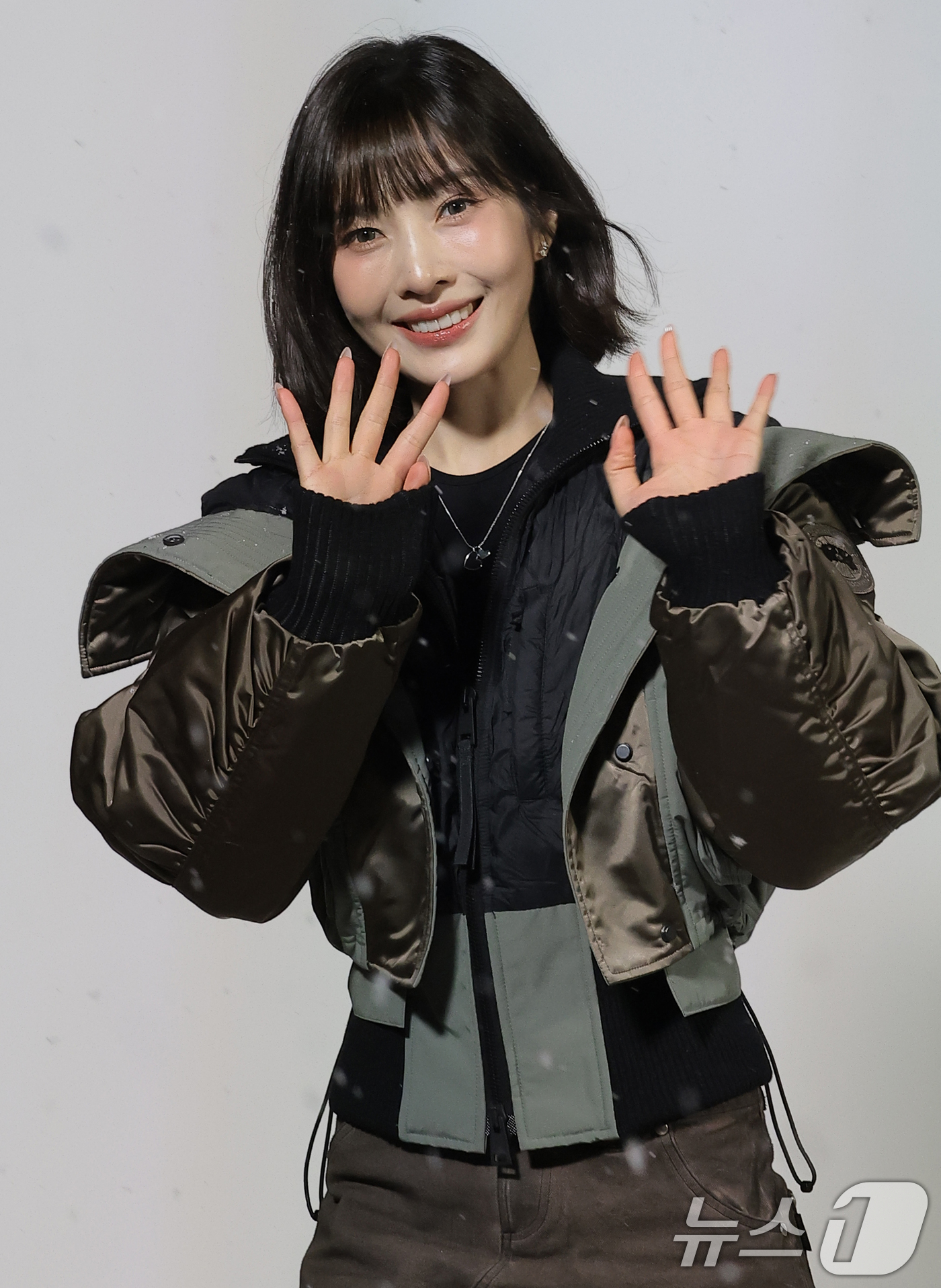 (서울=뉴스1) 권현진 기자 = 레드벨벳 조이가 4일 오후 서울 종로구 통의동 재단법인 아름지기에서 열린 캐나다구스 '더 파이오니어링 저니' 쇼케이스에 참석해 포즈를 취하고 있다. …