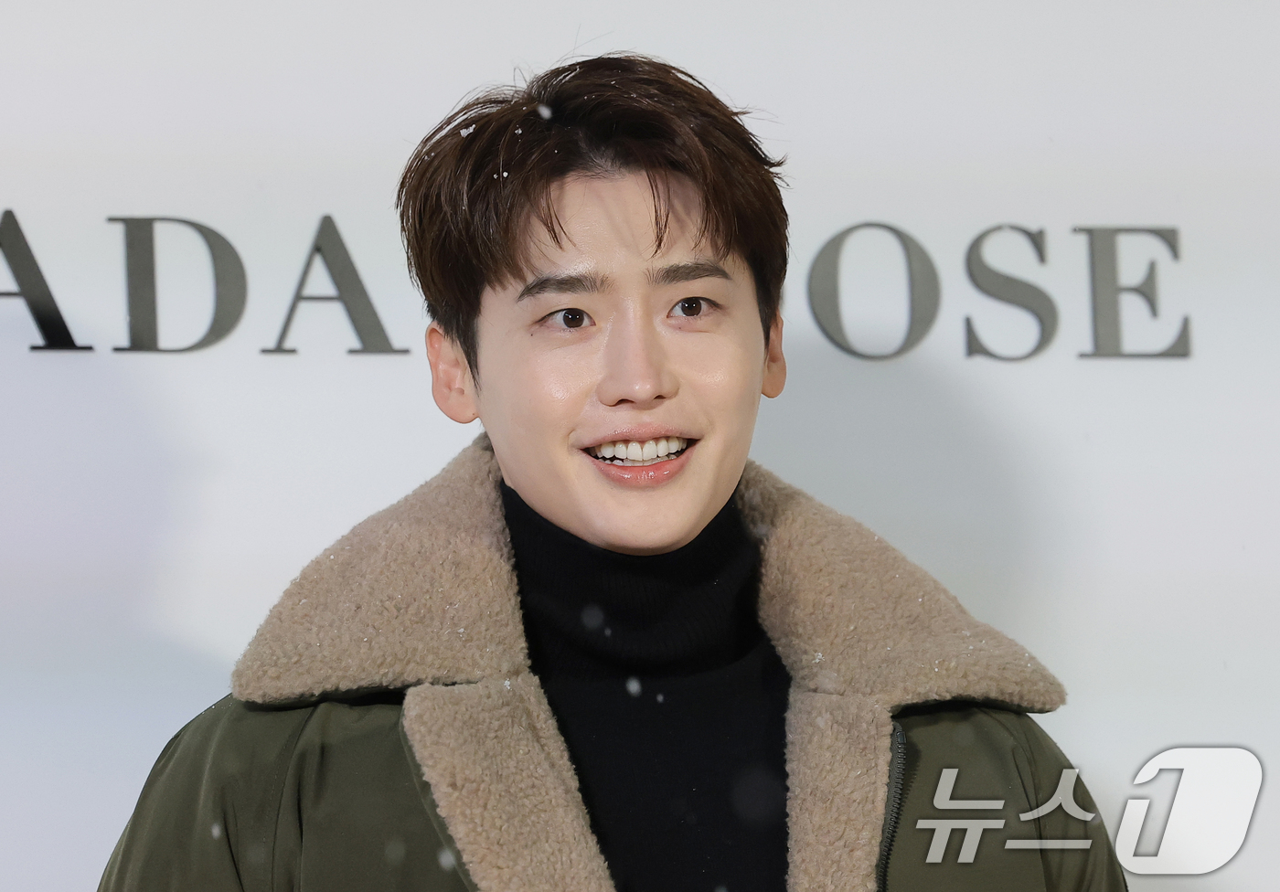 (서울=뉴스1) 권현진 기자 = 배우 이종석이 4일 오후 서울 종로구 통의동 재단법인 아름지기에서 열린 캐나다구스 '더 파이오니어링 저니' 쇼케이스에 참석해 포즈를 취하고 있다. …