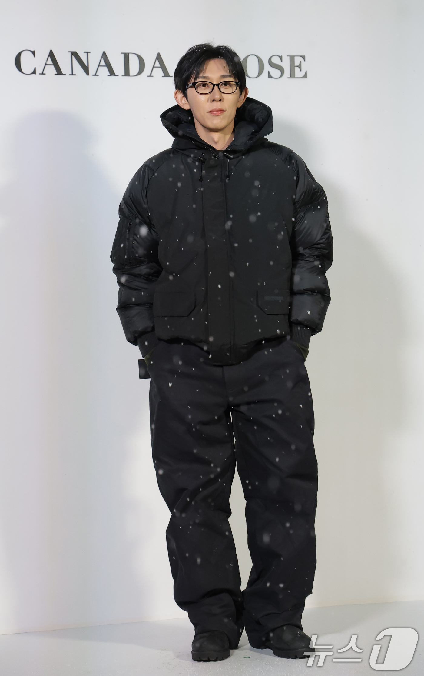 (서울=뉴스1) 권현진 기자 = 프로듀서 코드 쿤스트가 4일 오후 서울 종로구 통의동 재단법인 아름지기에서 열린 캐나다구스 '더 파이오니어링 저니' 쇼케이스에 참석해 포즈를 취하고 …