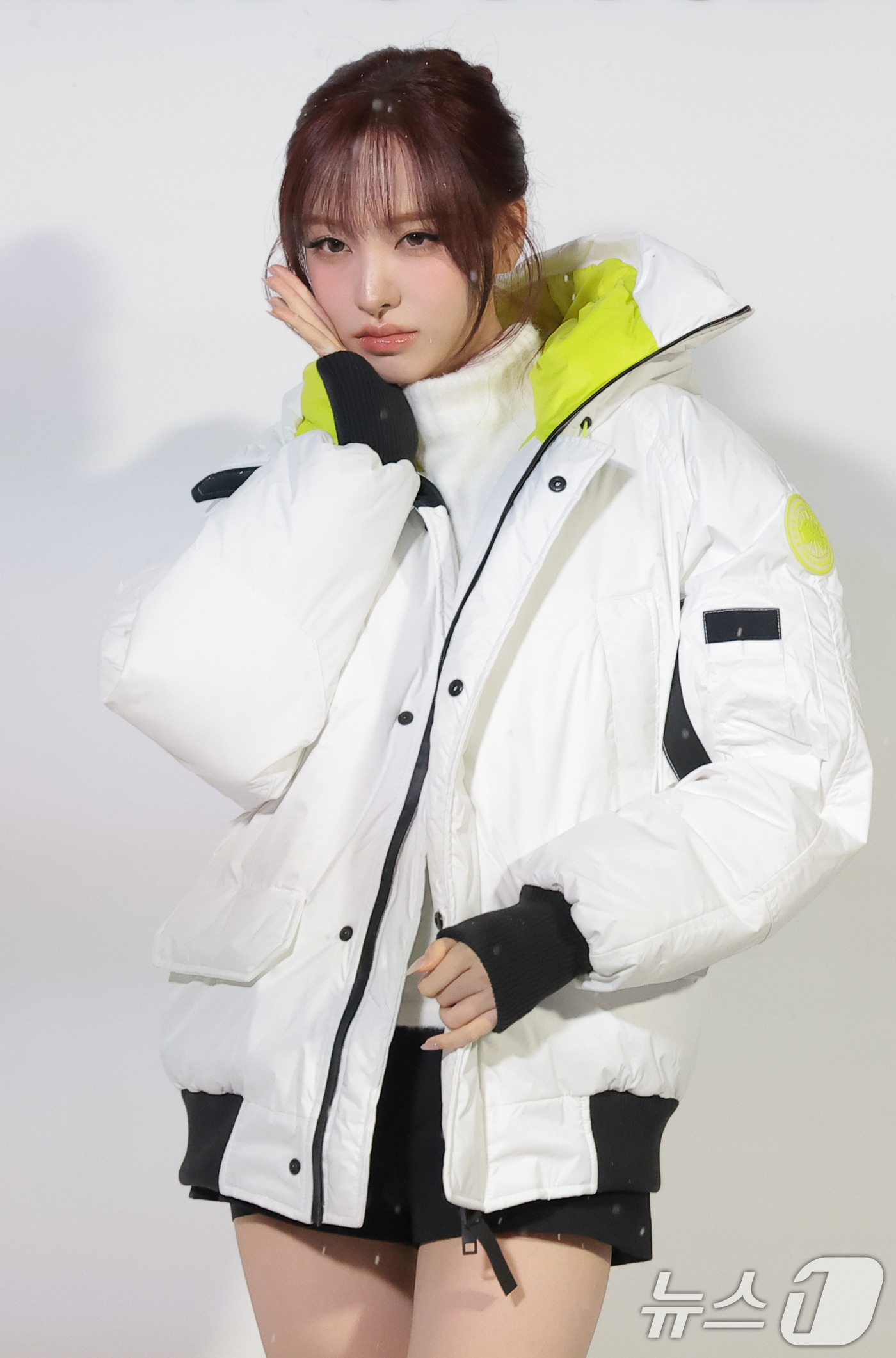 (서울=뉴스1) 권현진 기자 = 아이브 리즈가 4일 오후 서울 종로구 통의동 재단법인 아름지기에서 열린 캐나다구스 '더 파이오니어링 저니' 쇼케이스에 참석해 포즈를 취하고 있다. …