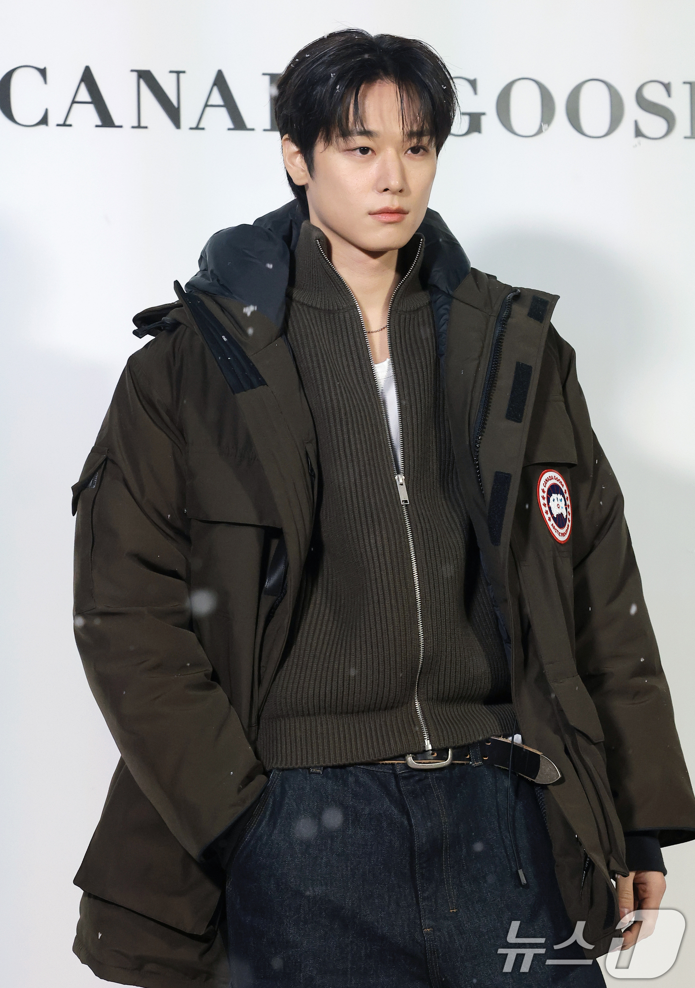 (서울=뉴스1) 권현진 기자 = 더보이즈 주연이 4일 오후 서울 종로구 통의동 재단법인 아름지기에서 열린 캐나다구스 '더 파이오니어링 저니' 쇼케이스에 참석해 포즈를 취하고 있다. …