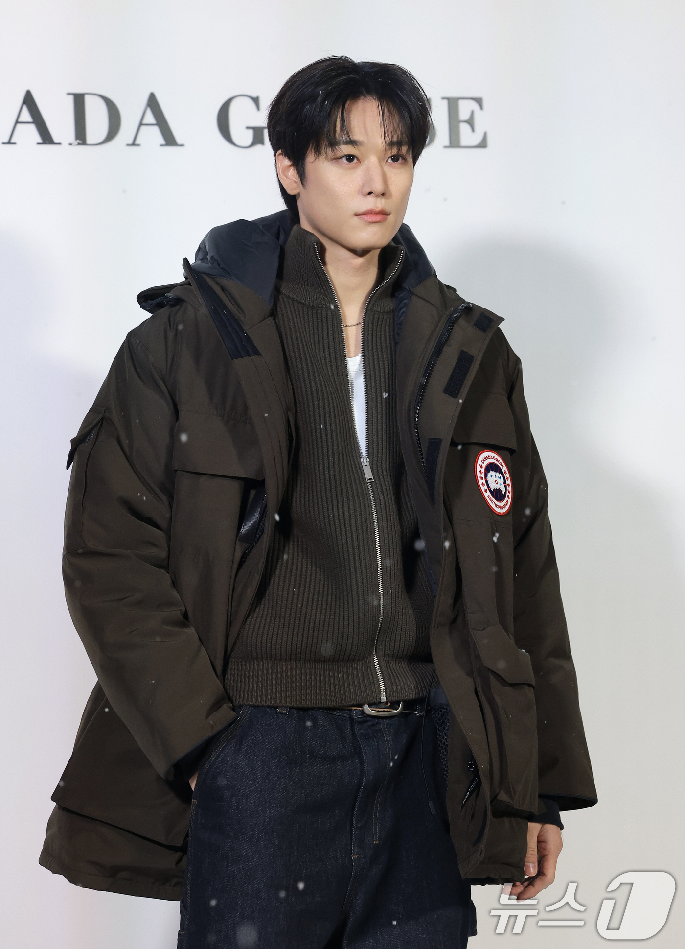 (서울=뉴스1) 권현진 기자 = 더보이즈 주연이 4일 오후 서울 종로구 통의동 재단법인 아름지기에서 열린 캐나다구스 '더 파이오니어링 저니' 쇼케이스에 참석해 포즈를 취하고 있다. …