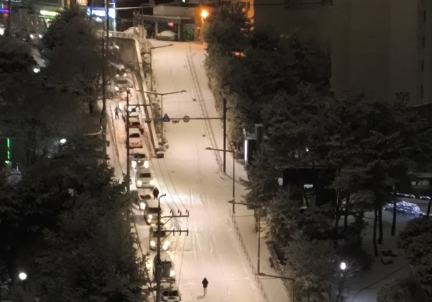 폭설에 엉금엉금