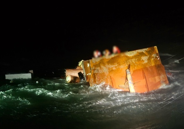 태안 해상 전복 어선 '마지막 실종자' 선장 숨진 채 발견