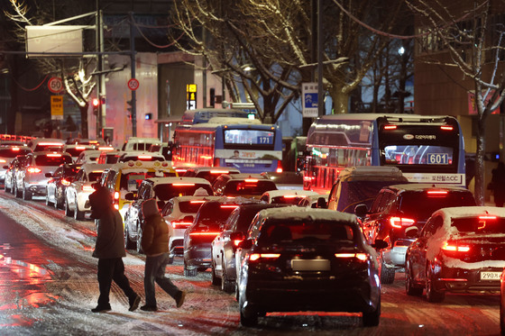 與, 폭설에 오세훈 맹공…"한강버스 집착말고 제설 제대로"(종합)