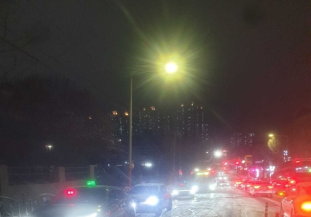 강원 대설주의보 모두 해제…빙판길 차 미끄러짐 사고 잇따라