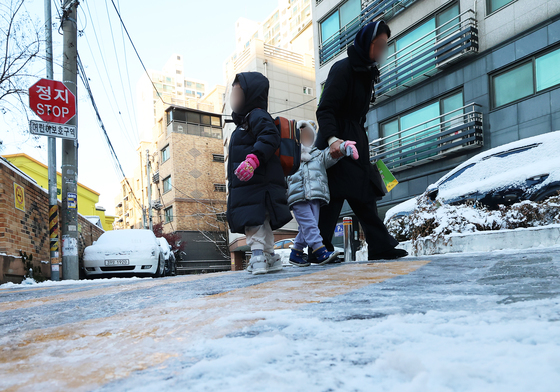 '살금살금' 빙판길