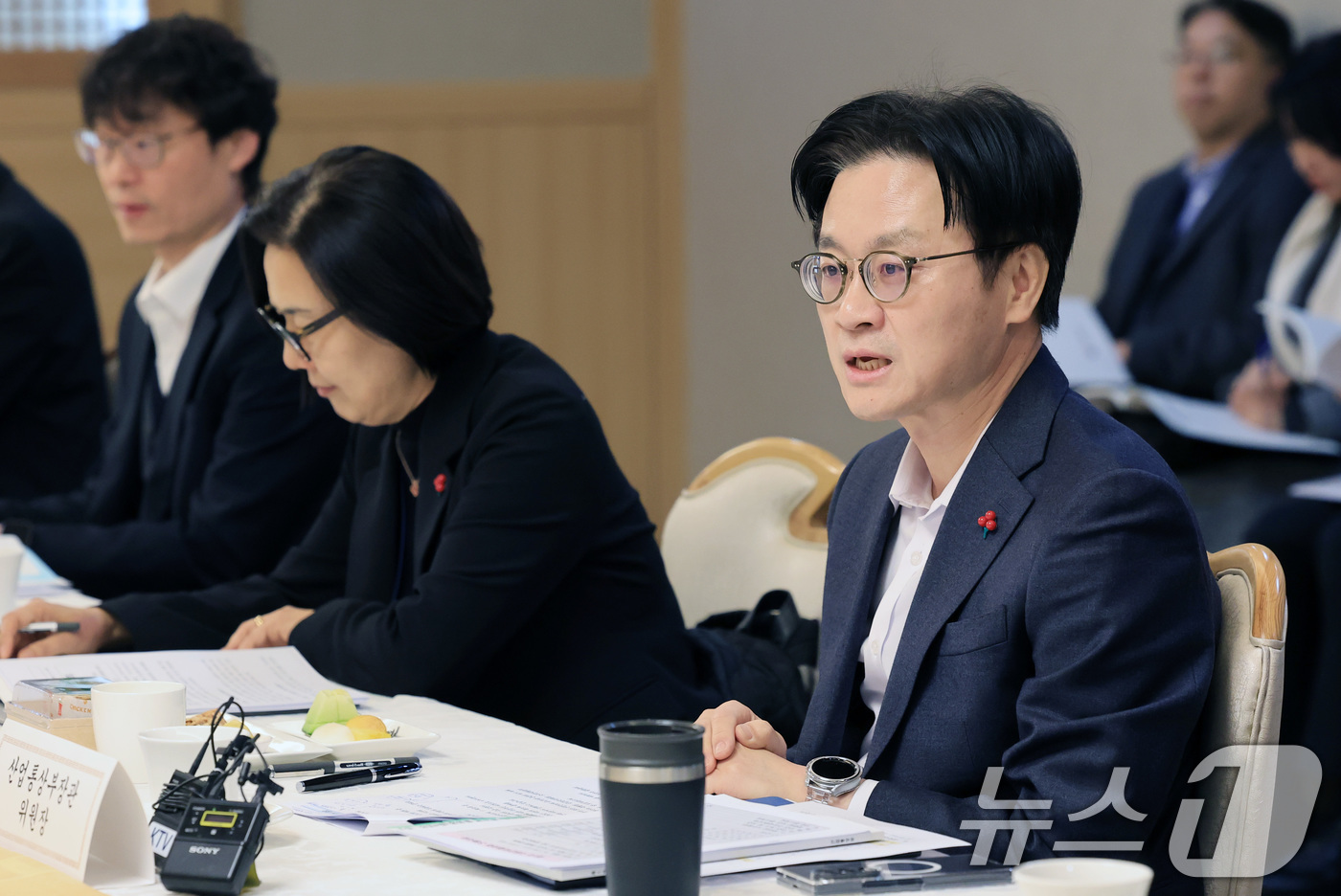 (서울=뉴스1) 임세영 기자 = 김정관 산업통상부 장관이 5일 오전 서울 종로구 정부서울청사에서 열린 제1차 자원안보협의회의에서 모두발언을 하고 있다. 2025.12.5/뉴스1