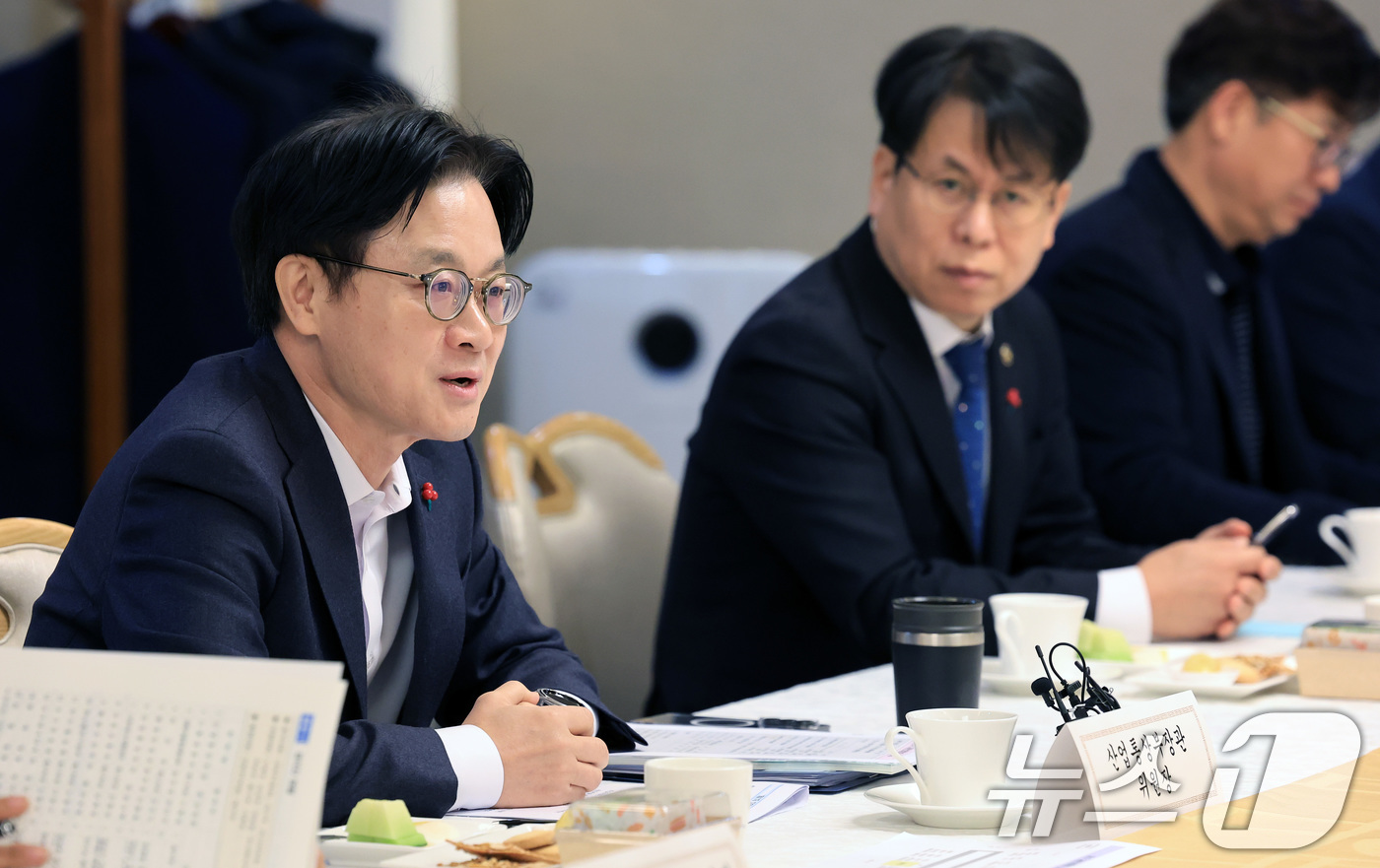 (서울=뉴스1) 임세영 기자 = 김정관 산업통상부 장관이 5일 오전 서울 종로구 정부서울청사에서 열린 제1차 자원안보협의회의에서 모두발언을 하고 있다. 2025.12.5/뉴스1