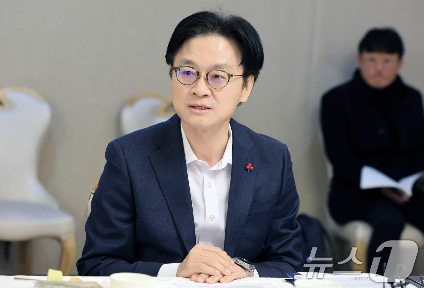 (서울=뉴스1) 임세영 기자 = 김정관 산업통상부 장관이 5일 오전 서울 종로구 정부서울청사에서 열린 제1차 자원안보협의회의에서 모두발언을 하고 있다. 2025.12.5/뉴스1