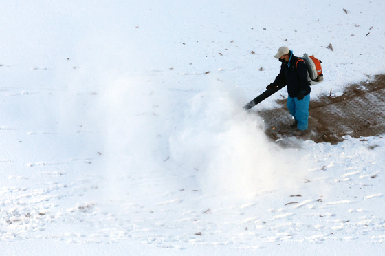 '아침부터 제설작업'