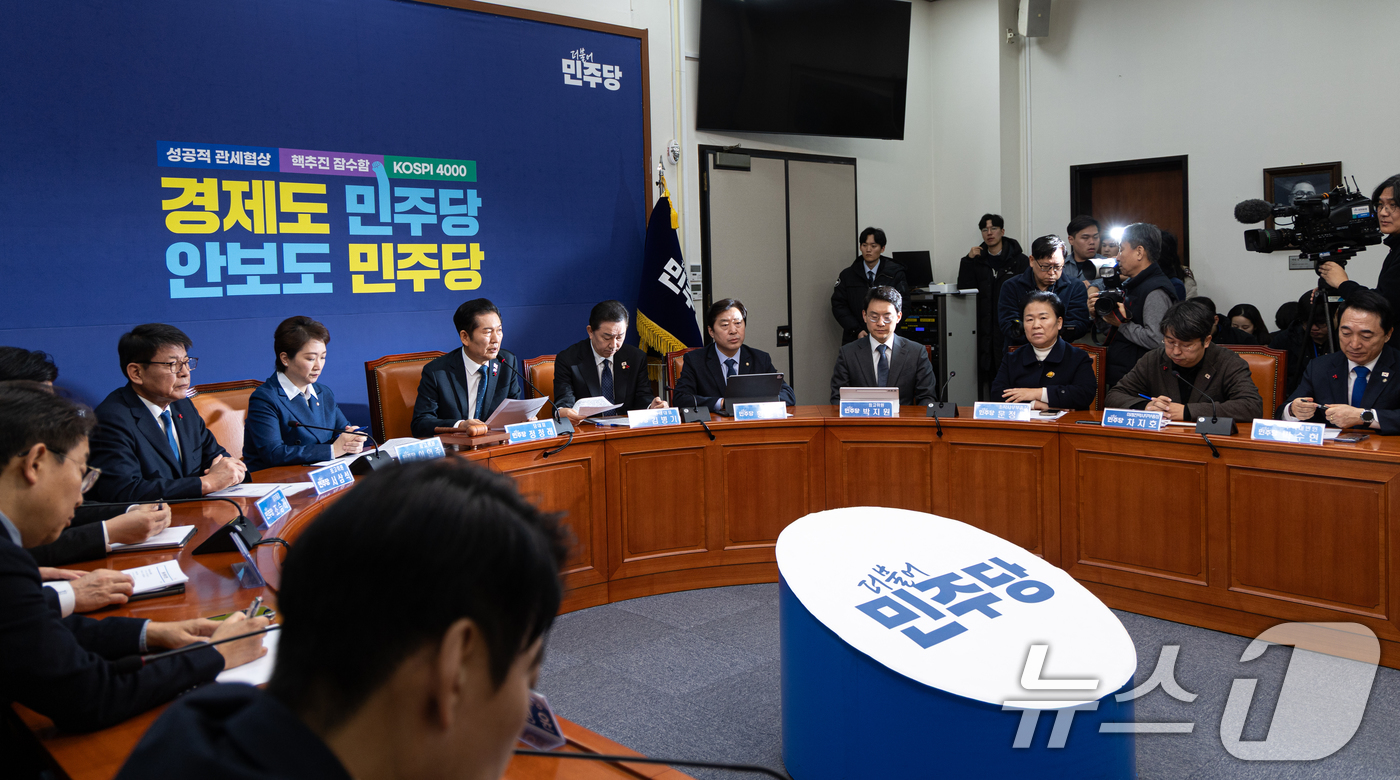 (서울=뉴스1) 이승배 기자 = 정청래 더불어민주당 대표가 5일 서울 여의도 국회에서 열린 최고위원회의에서 모두발언하고 있다. 2025.12.5/뉴스1