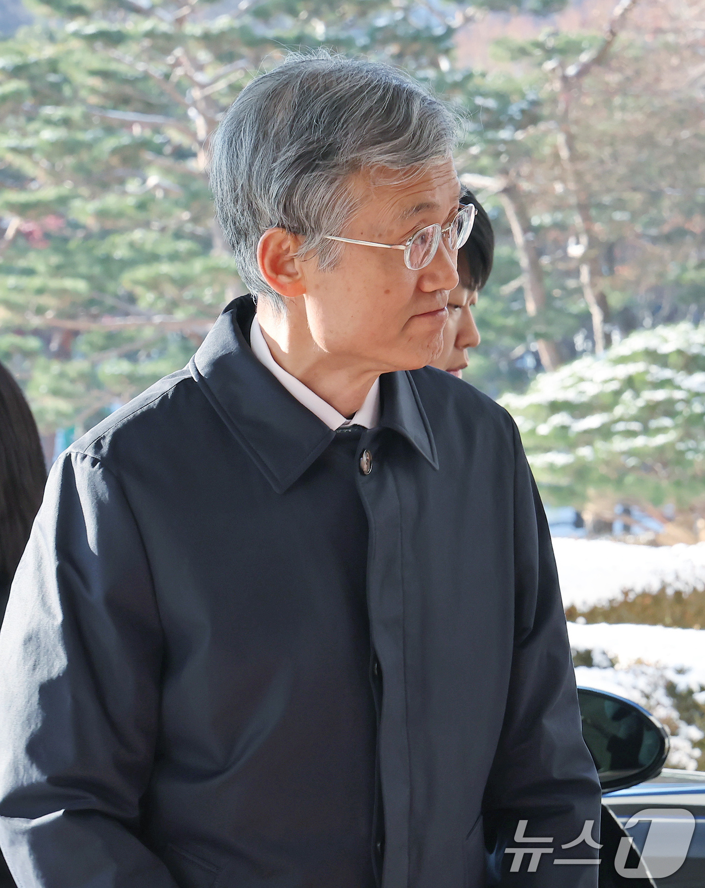 (서울=뉴스1) 장수영 기자 = 조희대 대법원장이 5일 오전 서울 서초구 대법원으로 출근하고 있다. 2025.12.5/뉴스1