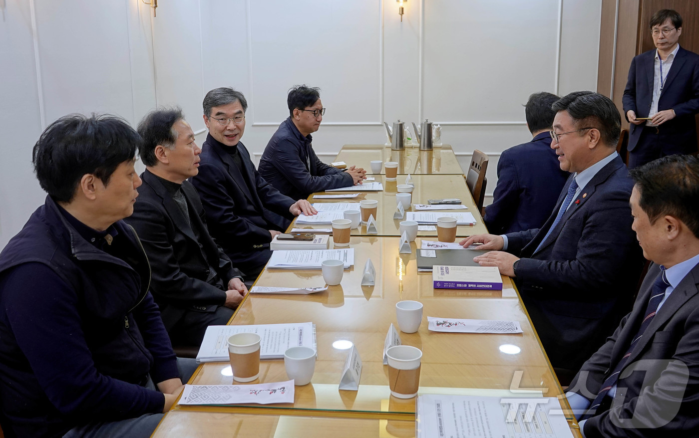 (서울=뉴스1) = 윤호중 행정안전부 장관이 5일 오전 서울 영등포 의원회관에서 열린 '사회연대경제 관계자 조찬간담회'에 참석해 인사말을 하고 있다. (행정안전부 제공. 재판매 및 …