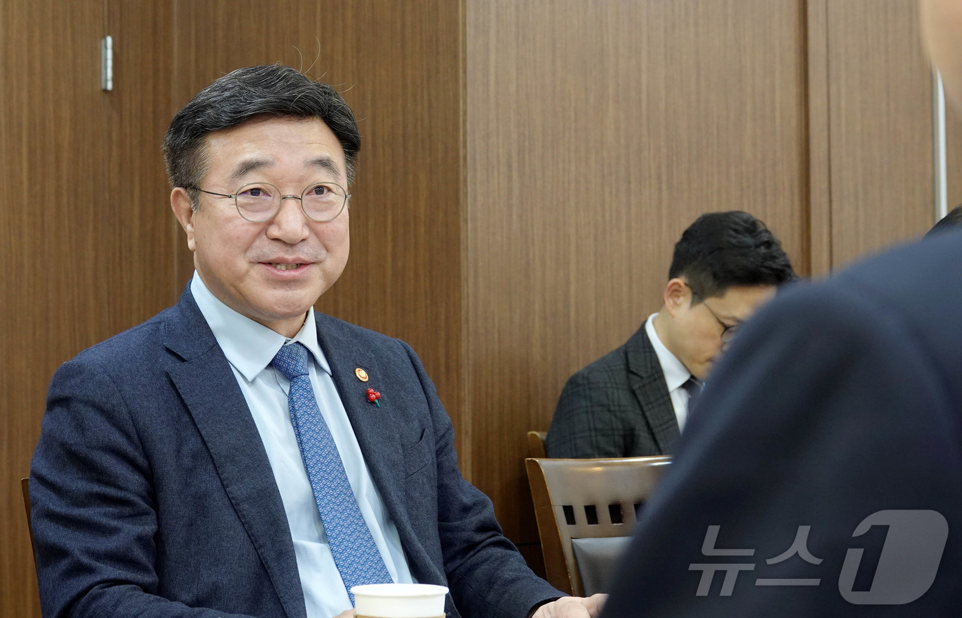 (서울=뉴스1) = 윤호중 행정안전부 장관이 5일 오전 서울 영등포 의원회관에서 열린 '사회연대경제 관계자 조찬간담회'에 참석해 인사말을 하고 있다. (행정안전부 제공. 재판매 및 …