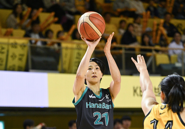 하나은행 이이지마, 여자농구 1R MVP…아시아쿼터 최초 수상