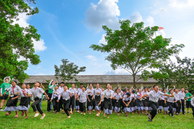 교보생명, 보호아동과 라오스서 '희망의 도서관' 건립