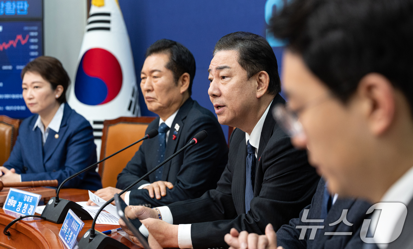 (서울=뉴스1) 이승배 기자 = 김병기 더불어민주당 원내대표가 5일 서울 여의도 국회에서 열린 최고위원회의에서 모두발언하고 있다. 2025.12.5/뉴스1