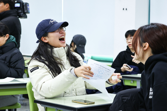 고3 수험생의 함박웃음