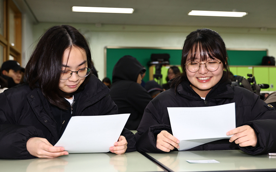 손에 쥔 수능 성적표