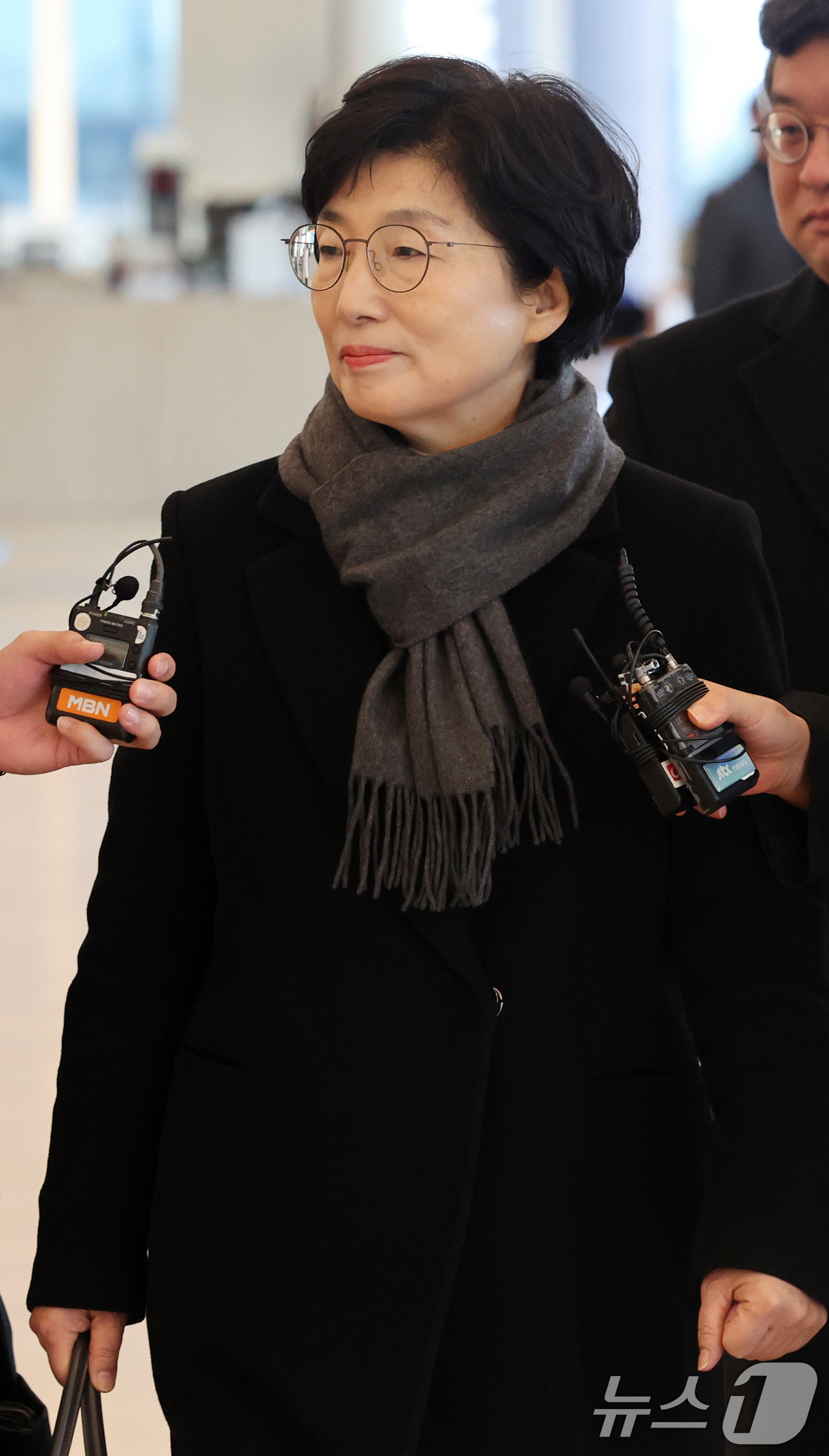 (서울=뉴스1) 황기선 기자 = 김기현 국민의힘 의원 배우자 이 모 씨가 5일 오전 오전 서울 종로구 광화문 KT 빌딩에 마련된 김건희 특검(특별검사 민중기) 사무실에 피의자 신분 …