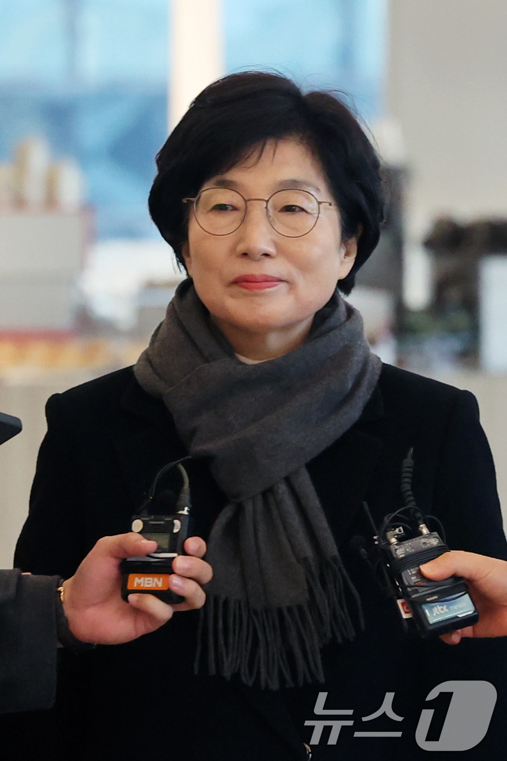 (서울=뉴스1) 황기선 기자 = 김기현 국민의힘 의원 배우자 이 모 씨가 5일 오전 오전 서울 종로구 광화문 KT 빌딩에 마련된 김건희 특검(특별검사 민중기) 사무실에 피의자 신분 …