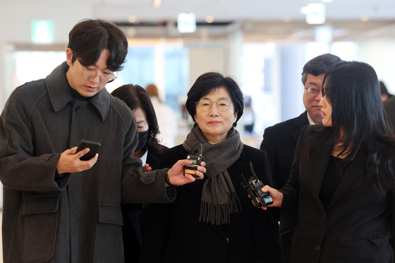 특검 출석하는 김기현 의원 배우자