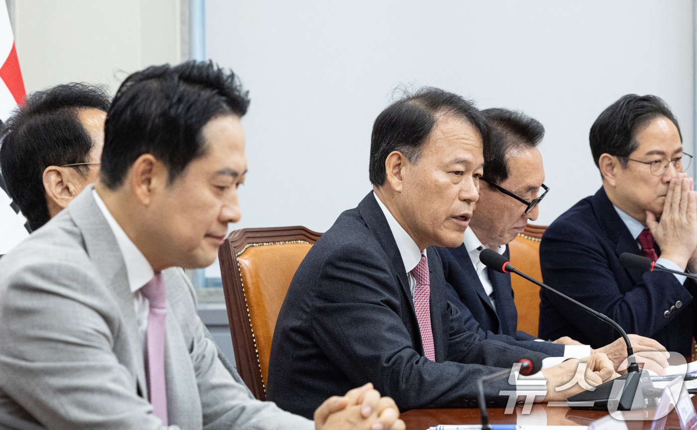 (서울=뉴스1) 이승배 기자 = 윤한홍 국민의힘 의원이 5일 서울 여의도 국회에서 열린 '혼용무도' 이재명정권 6개월 국정평가 회의에서 발언하고 있다. 2025.12.5/뉴스1