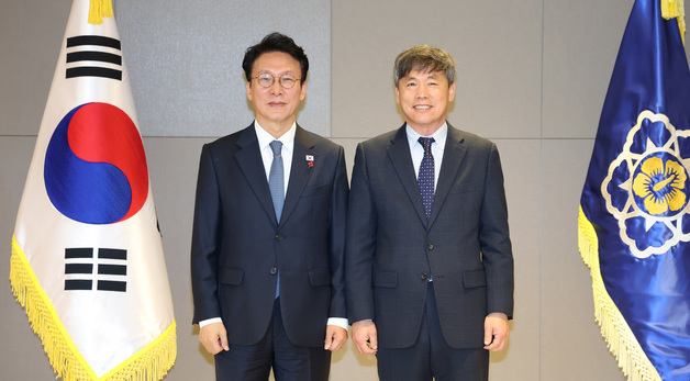 김민석 국무총리, 김현권 고준위 방사성 폐기물관리위원장 임명장 수여