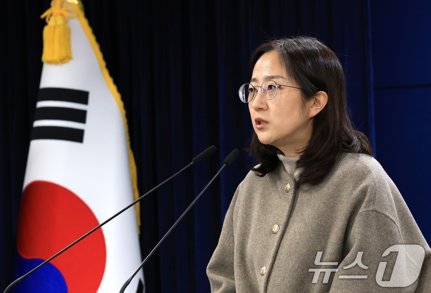 (서울=뉴스1) 임세영 기자 = 장윤정 통일부 부대변인이 5일 서울 종로구 정부서울청사에서 정례브리핑을 하고 있다. 2025.12.5/뉴스1