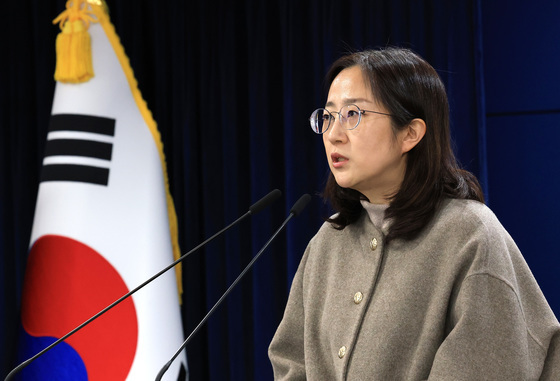 브리핑하는 장윤정 통일부 부대변인