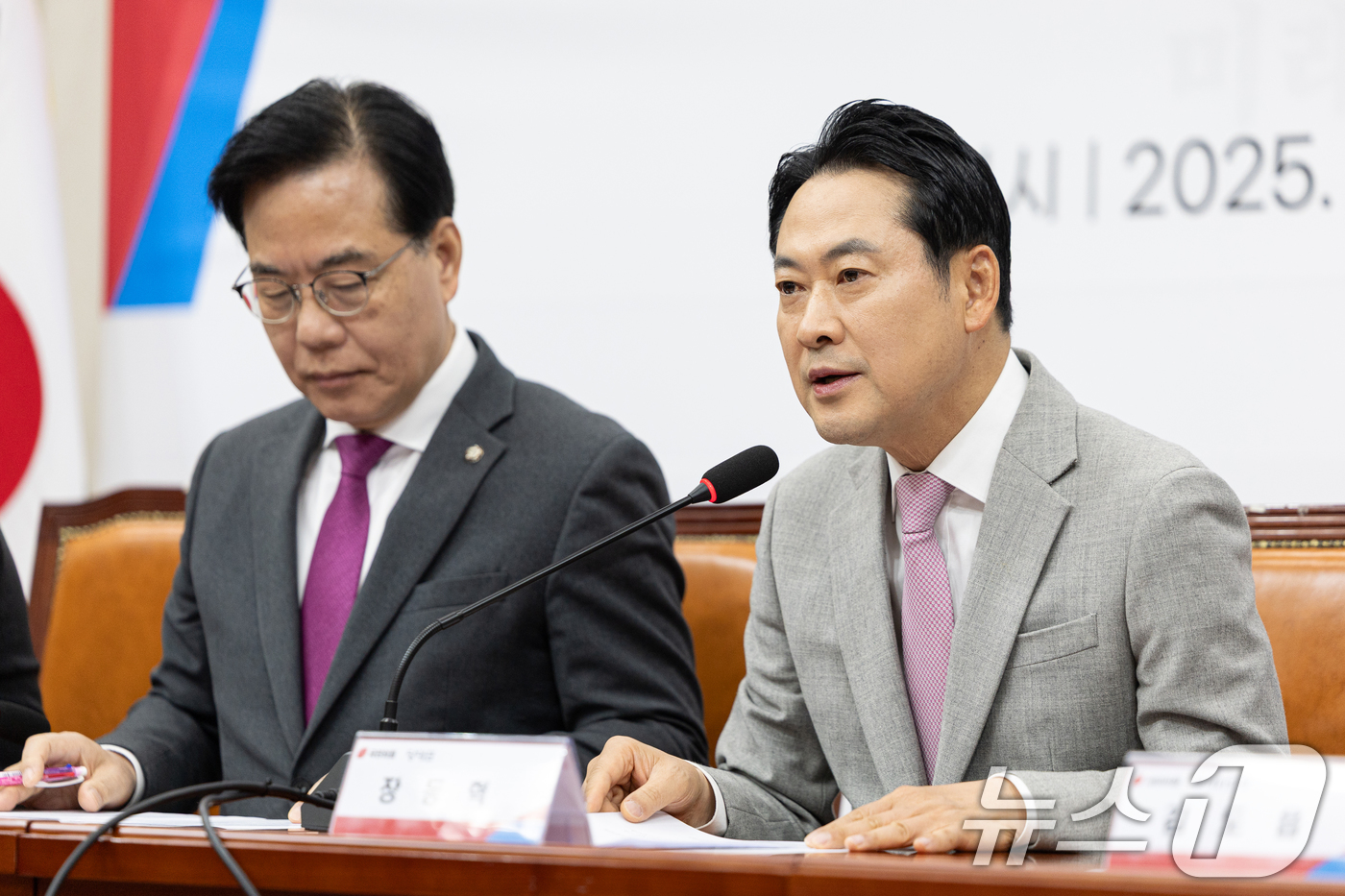 (서울=뉴스1) 이승배 기자 = 장동혁 국민의힘 대표가 5일 서울 여의도 국회에서 열린 '혼용무도' 이재명정권 6개월 국정평가 회의에서 모두발언하고 있다. 2025.12.5/뉴스1 …