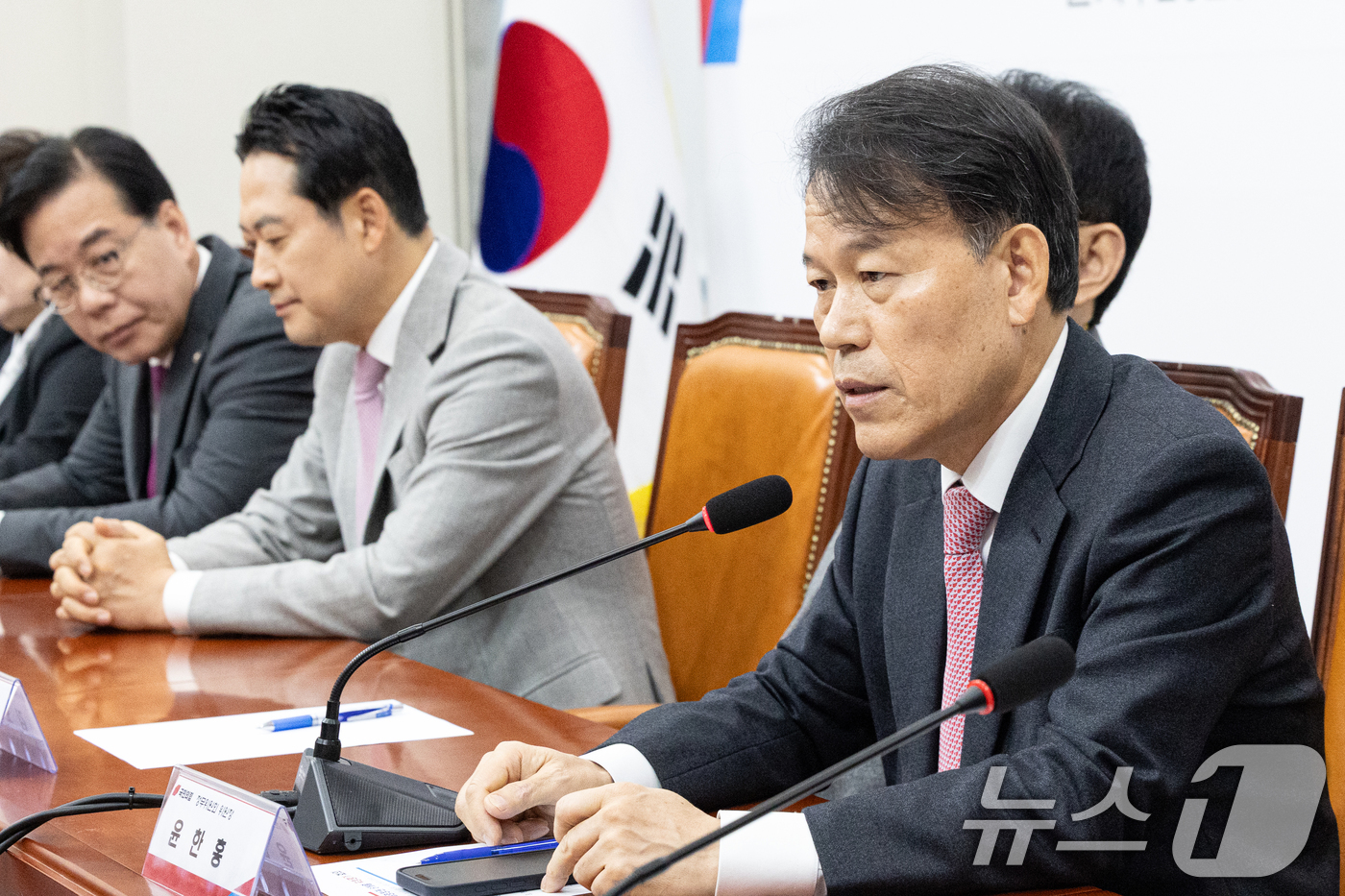 (서울=뉴스1) 이승배 기자 = 윤한홍 국민의힘 의원이 5일 서울 여의도 국회에서 열린 '혼용무도' 이재명정권 6개월 국정평가 회의에서 발언하고 있다. 2025.12.5/뉴스1